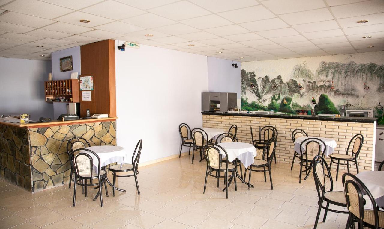 Petania Hotel & Apartments Ликсури Екстериор снимка